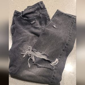 American Eagle Highest Rise Ripped Mom Jeans Washed Black, size 4 short